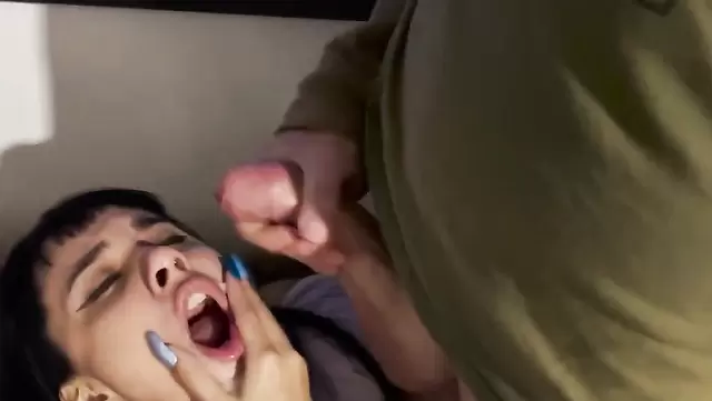 Сеанс у психиатра кончился спермой во рту